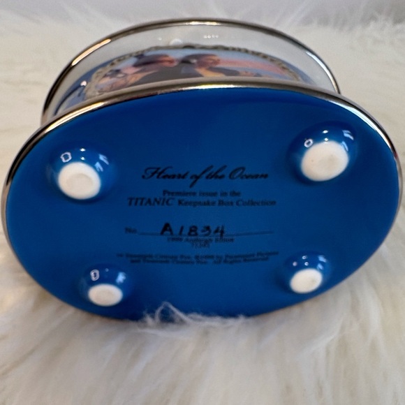 “Heart of the Ocean Titanic”Blue Heart Jewelry Box - Picture 9 of 9